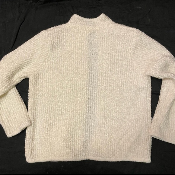 Alia White Sweater with Front Pockets - Picture 4 of 7